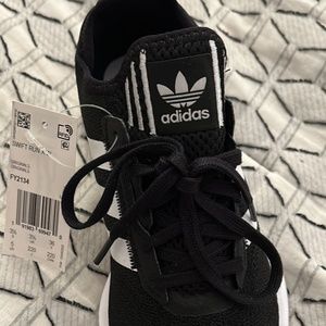 Adidas Tennis Shoes